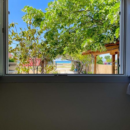 Casa Lia-Beach Front Villa Nea Kallikrateia Bagian luar foto