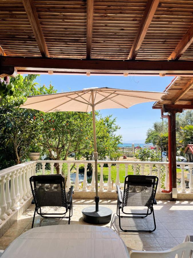 Casa Lia-Beach Front Villa Nea Kallikrateia Bagian luar foto