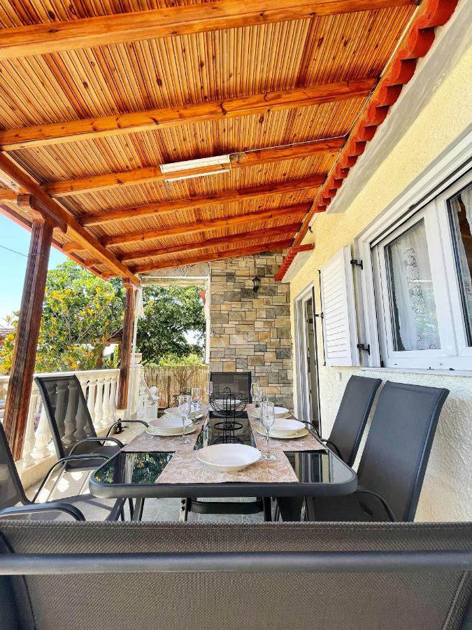 Casa Lia-Beach Front Villa Nea Kallikrateia Bagian luar foto