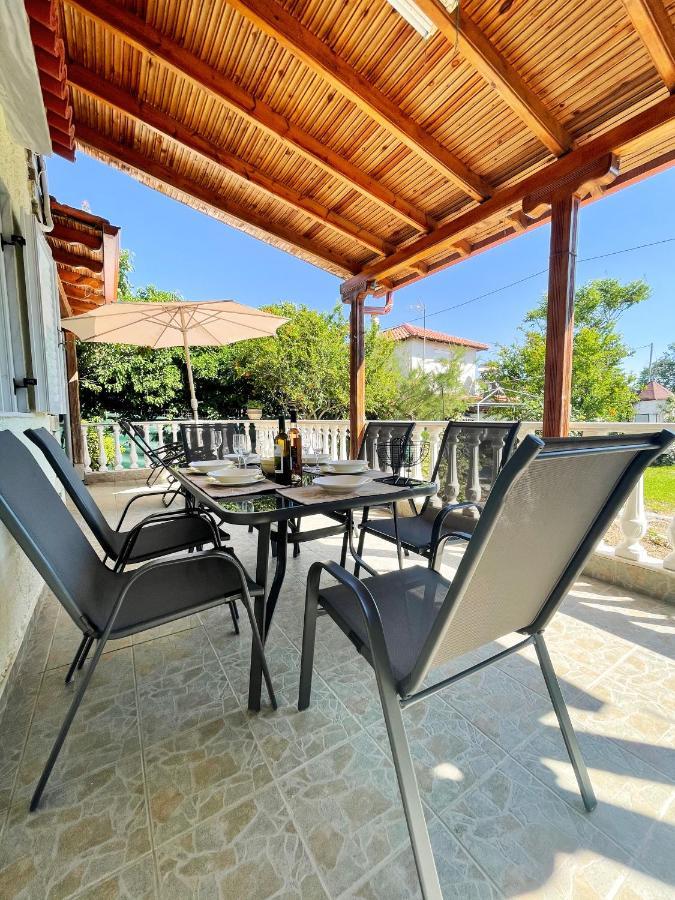 Casa Lia-Beach Front Villa Nea Kallikrateia Bagian luar foto