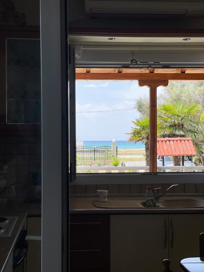 Casa Lia-Beach Front Villa Nea Kallikrateia Bagian luar foto
