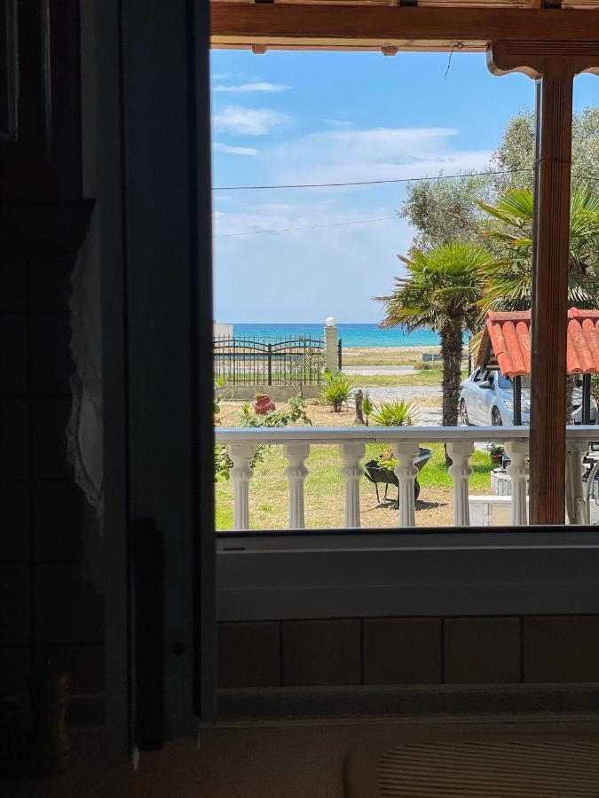Casa Lia-Beach Front Villa Nea Kallikrateia Bagian luar foto