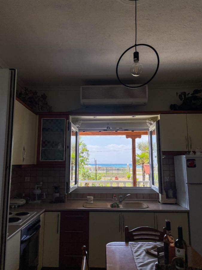 Casa Lia-Beach Front Villa Nea Kallikrateia Bagian luar foto